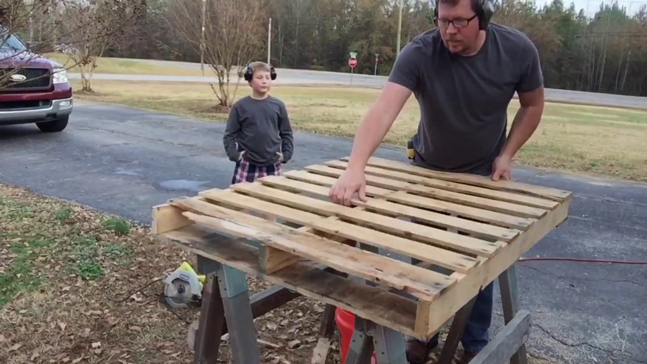 How To Take a Pallet Apart