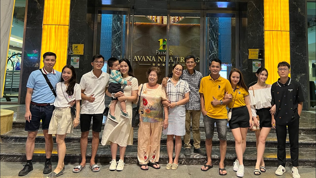CẢ NHÀ QUẨY TƯNG BỪNG TẠI NHA TRANG - BRYAN ĐƯỢC BƠI BIỂN THÍCH THÚ 😍