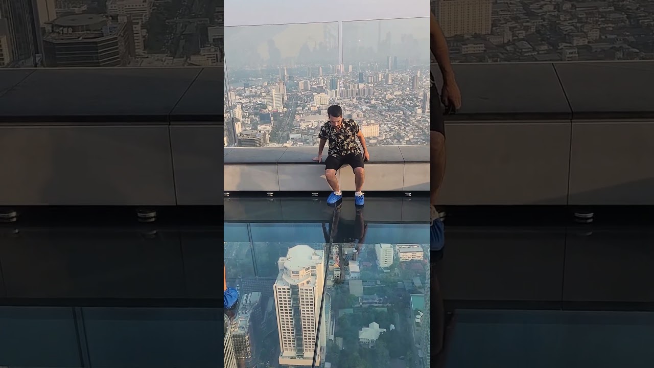 MahaNakhon el rascacielo con piso de cristal en tailandia