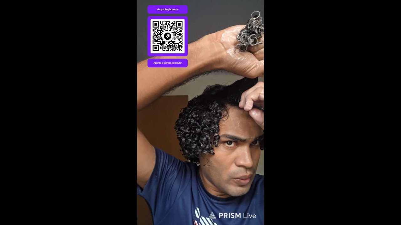 Fitagem em cabelo cacheado com escova Tangle Teezer Ultimate Styler