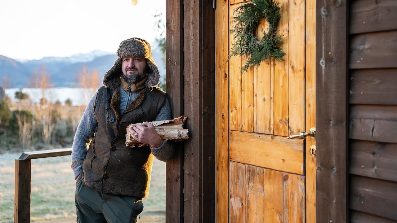A day with sauna master — preparing the fire, tending the heat, guiding the ritual