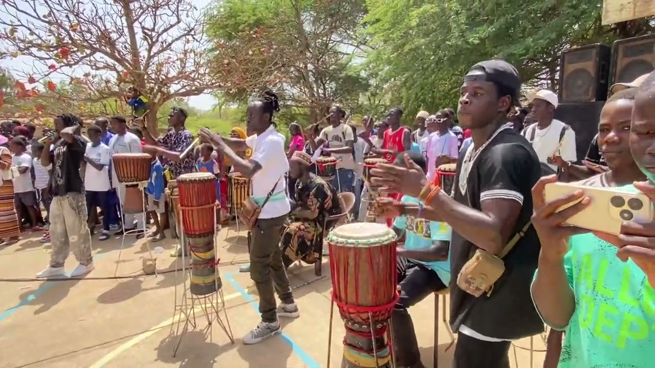 Fosco Nianning 2024 : majorette de l année avec le grand tambour major de Mbour papa assane Sene
