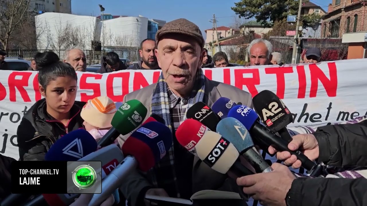 Top Channel/Romët protestë në Korçë. Kërkojnë lirimin e 22-vjeçarit që u bë baba me një 13-vjeçare