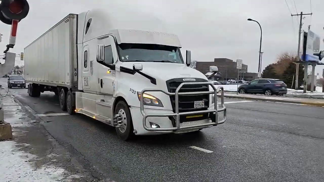 Another trucker honked the horn in another Freightliner Cascadia Semi Truck.
