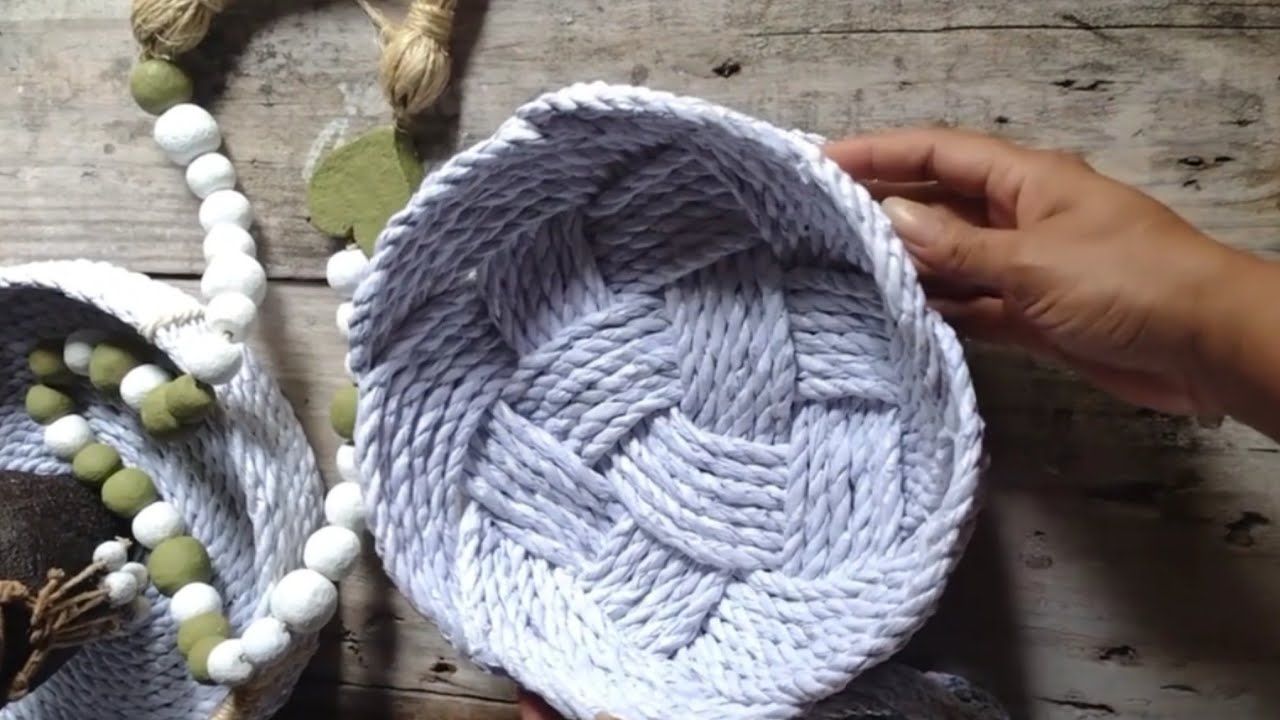 🌵Artesanato com papel- FRUTEIRA COM CORDAS DE PAPEL ♻️ . Primeiro passo, FAZENDO CORDAS ✋☺️.