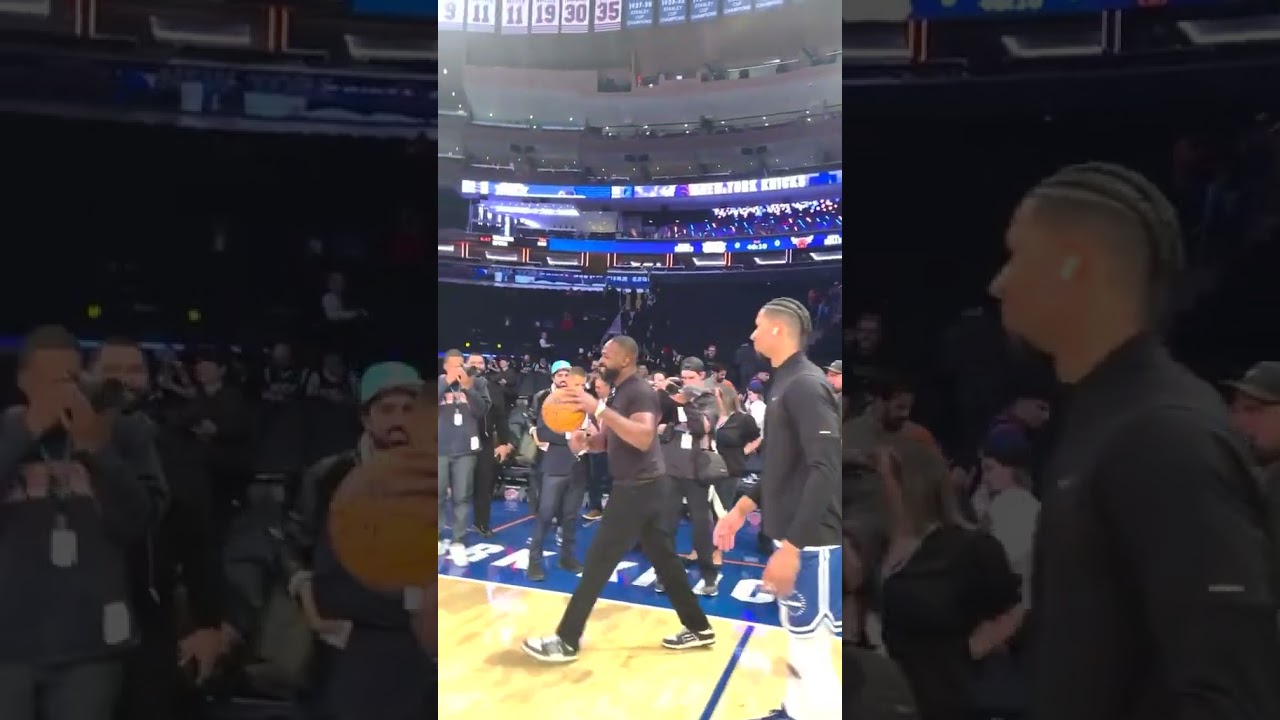 Jon Jones warmed up with the Knicks&rsquo; Josh Hart 🏀🗽 (via nyknicks/TT)