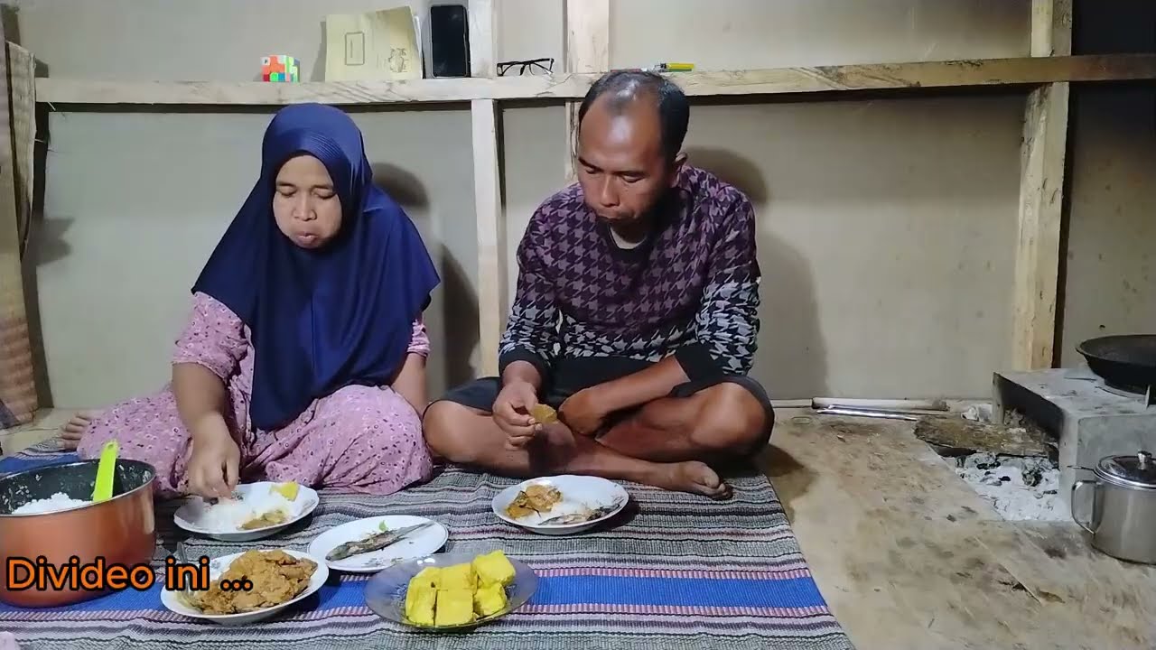 NIKMATNYA LUARBIASA! MENU MAKAN HARI INI SEMUR JENGKOL DAN IKAN ASIN BAKAR
