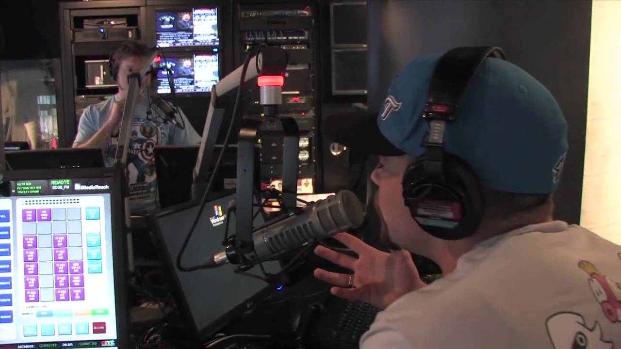 Scott Jackson Beatboxing on The Edge 102.1 Radio Show