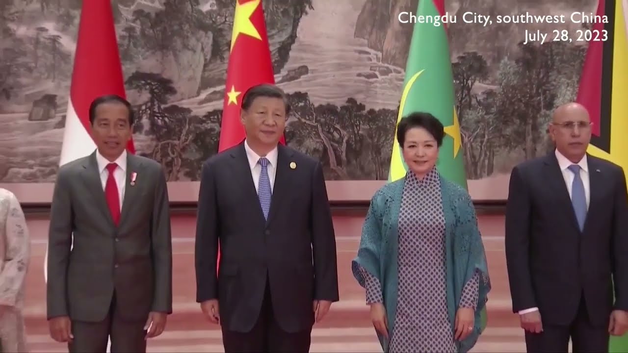 Xi, his wife host welcome banquet for dignitaries attending Chengdu Universiade opening ceremony