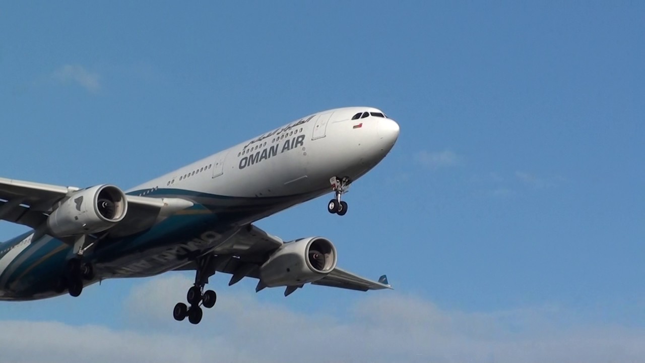 Oman Air Airbus 330-300 A4O-DD Landing London Heathrow 27L