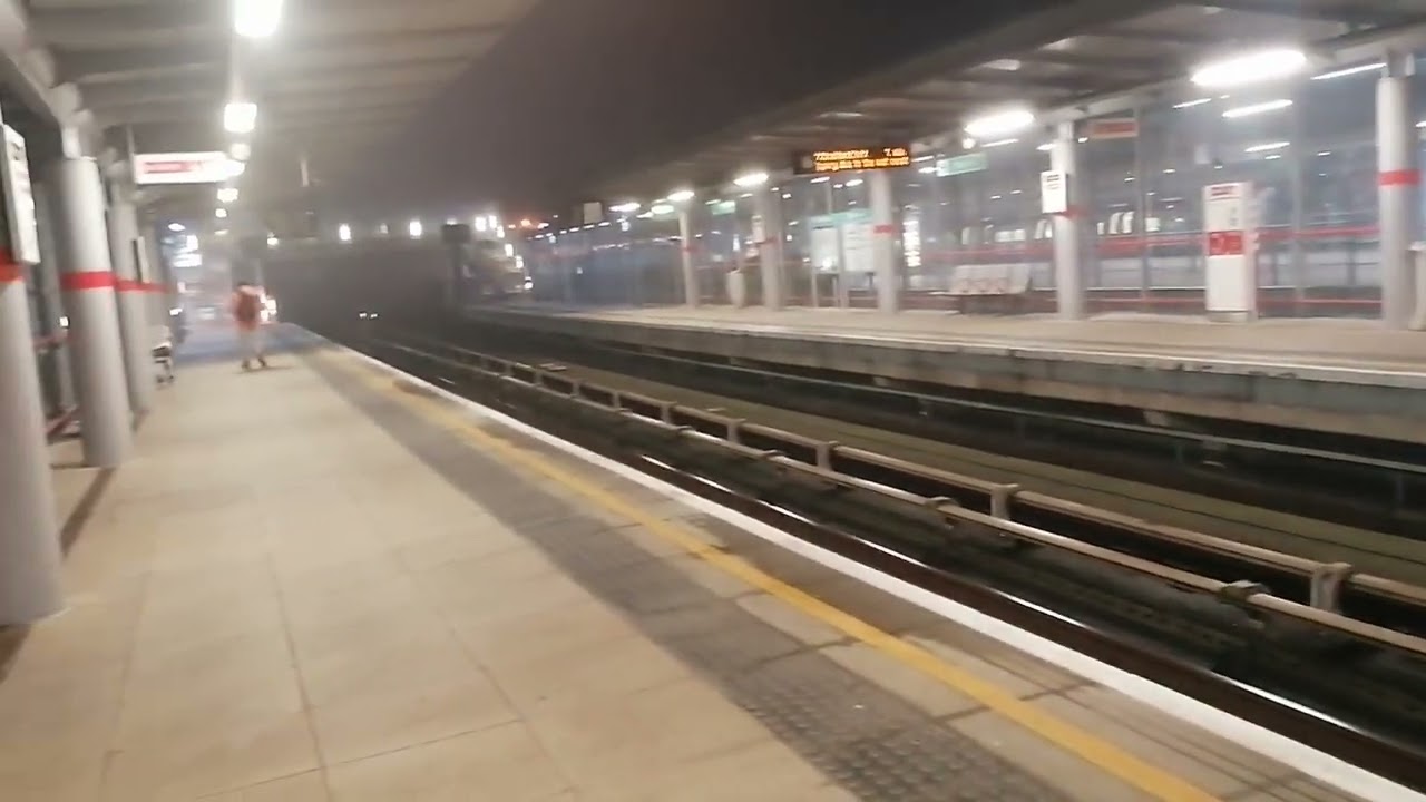 Лондон. Пустая станция Stratford!#london #akiranalive #stratford