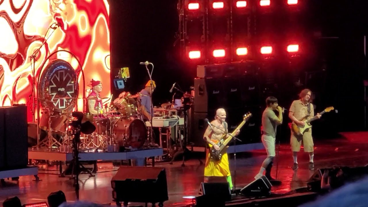 Red Hot Chili Peppers live at Budweiser stage – Californication