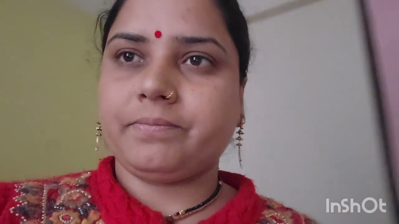 आज बनाई हूं आलू के परांठे और टमाटर की सब्जी 