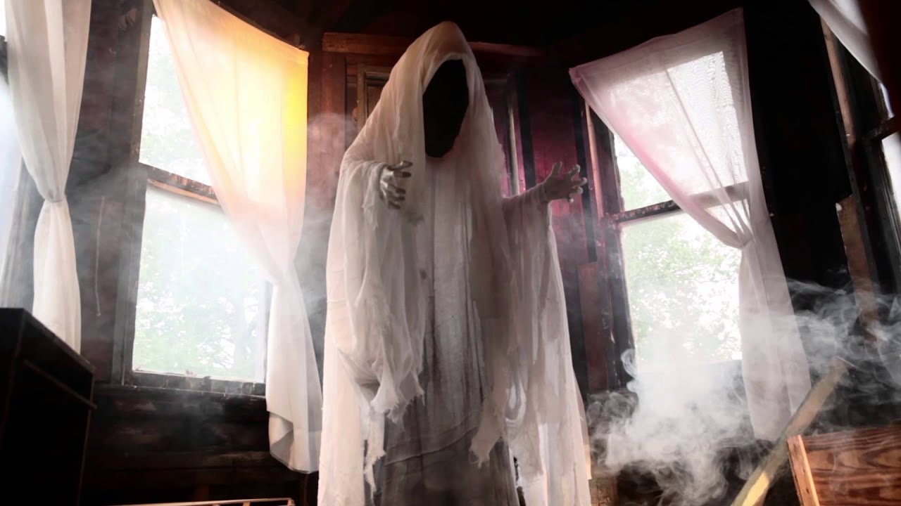 6' FACELESS GHOST HALLOWEEN DECORATION - Improvements Catalog