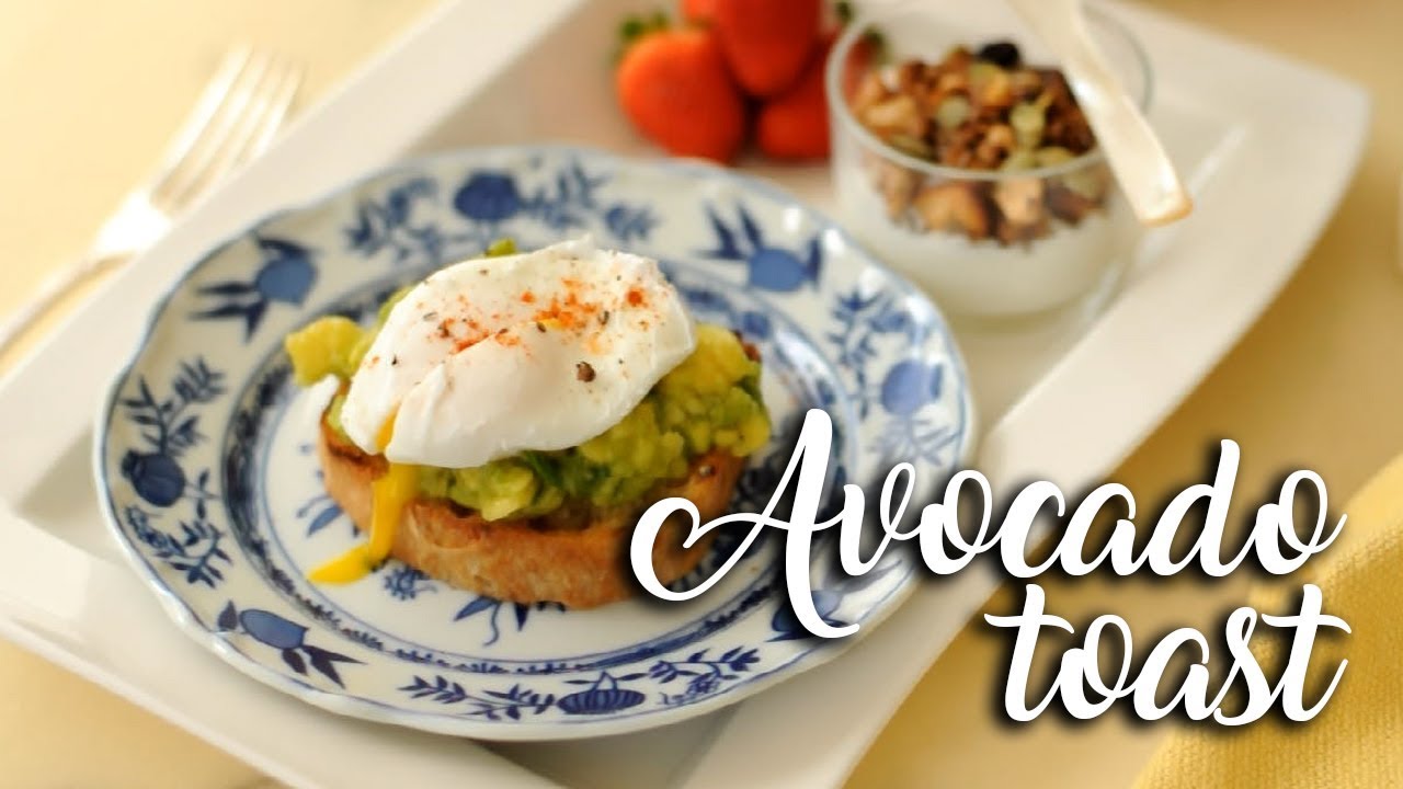 AVOCADO TOAST - Duas receitas (ovo poché & homus de pimentão)