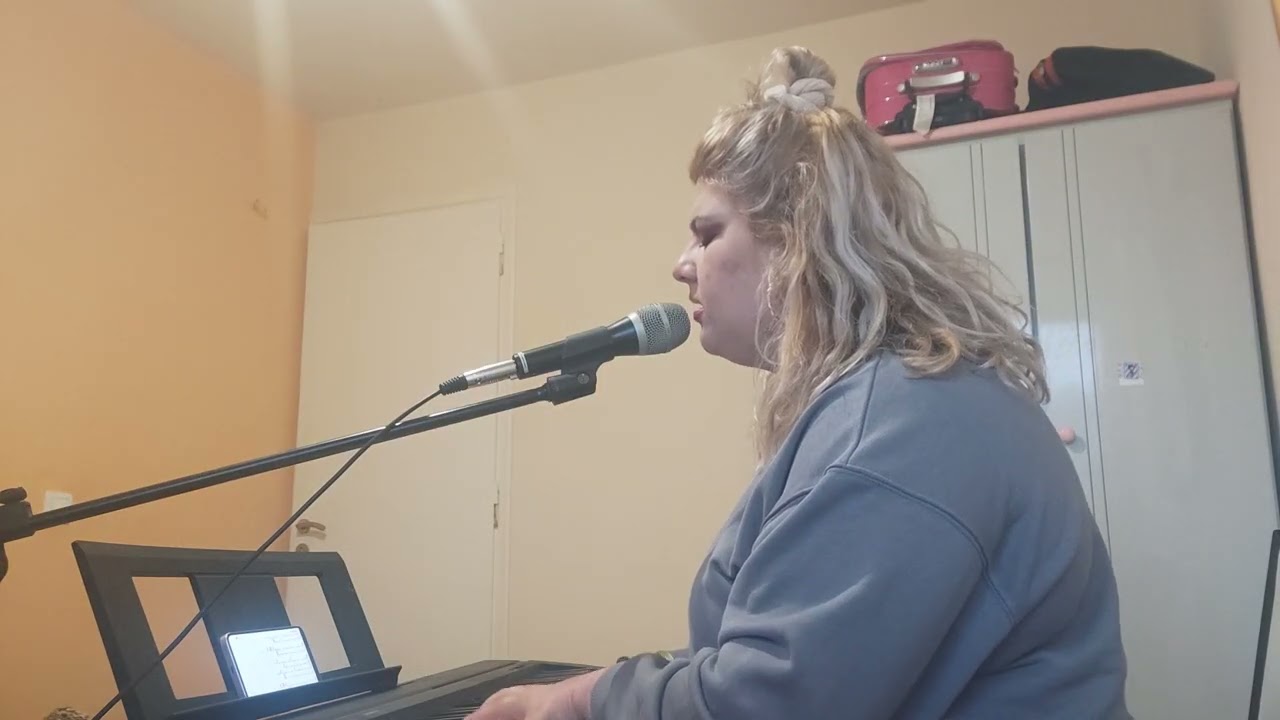 Πριν χαθεί το όνειρο μας... cover...