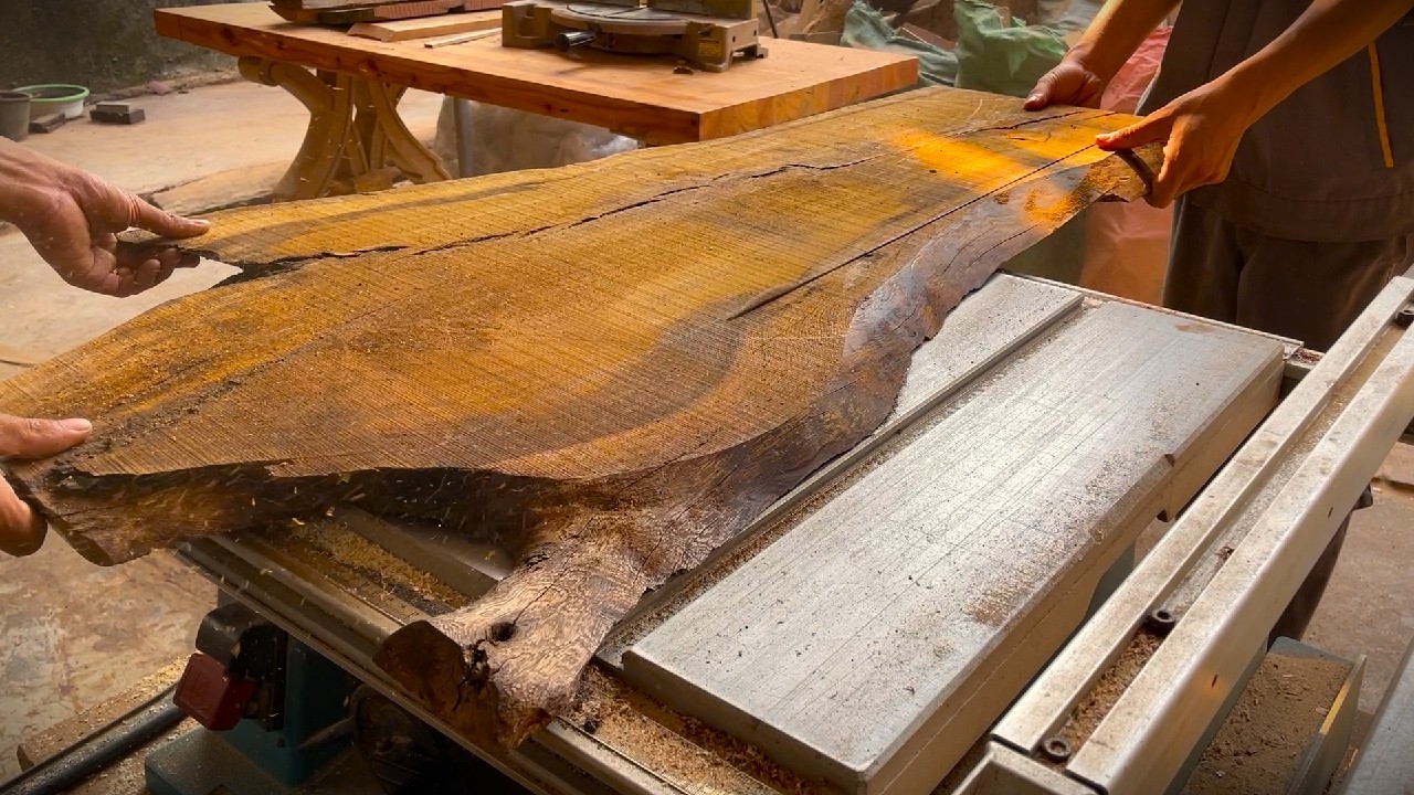 Improve Your Skills With Mr. Phuong, A 20-Year-Old Carpenter - Round Table With Neoclassical Design
