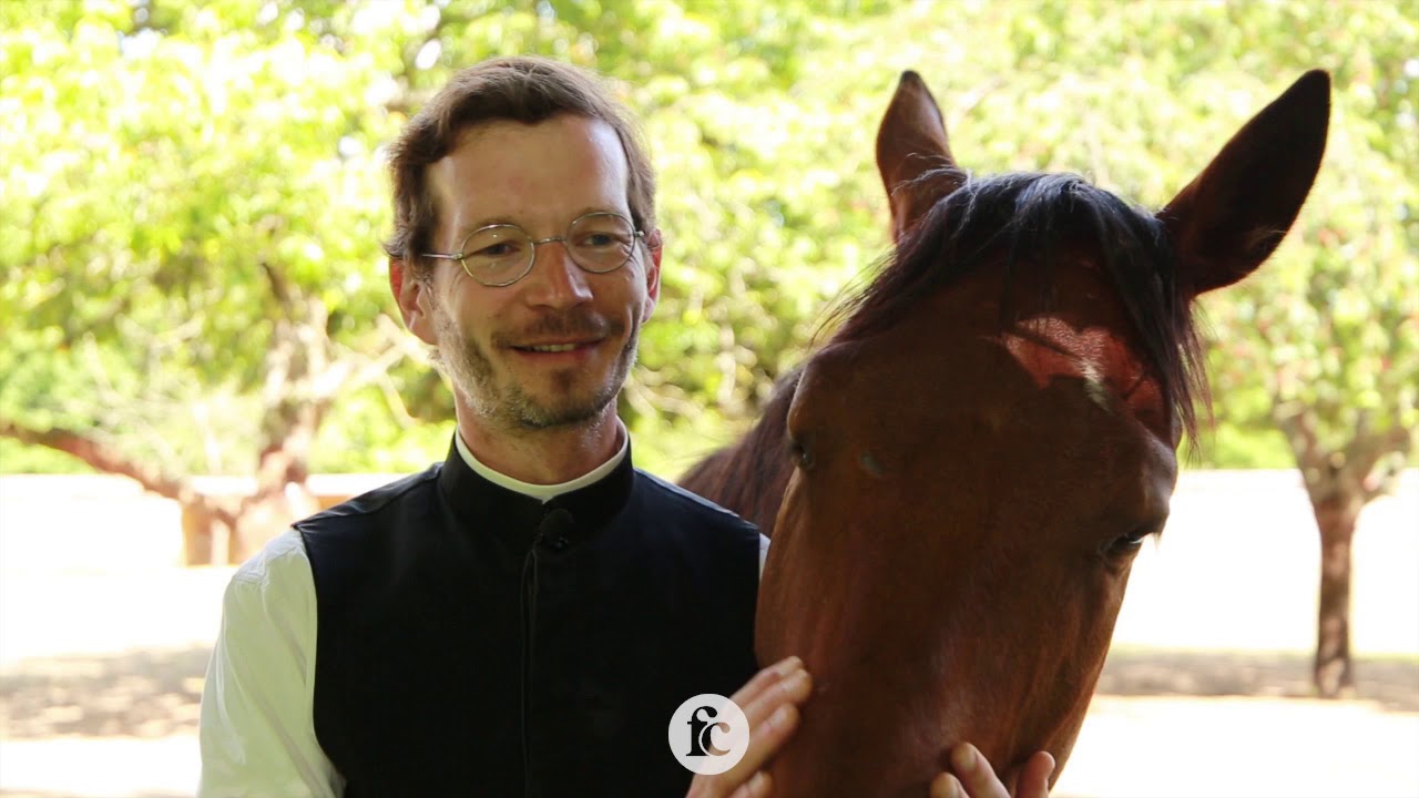 Père Alexandre Siniakov : le moine qui murmurait à l’oreille des chevaux