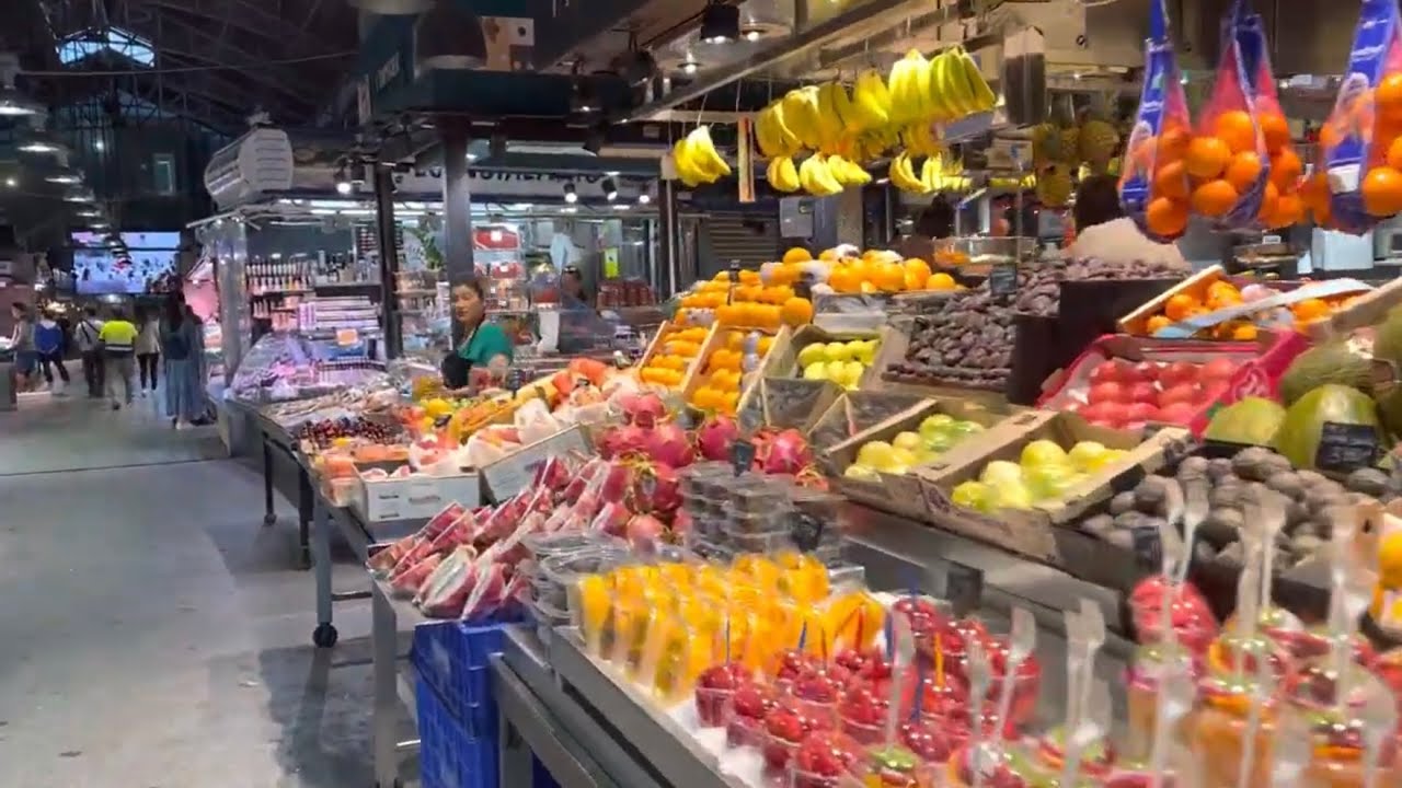 LA BOQUERIA Barcelona, before it opens