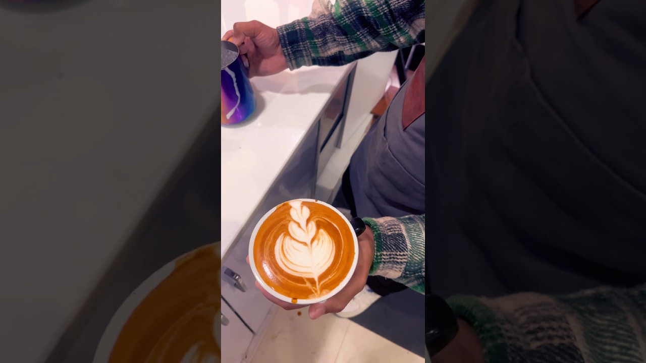 #tuliplatteart #coffeeart #coffee #espressolover #barista #rosettalatteart #youtubeshorts #trending