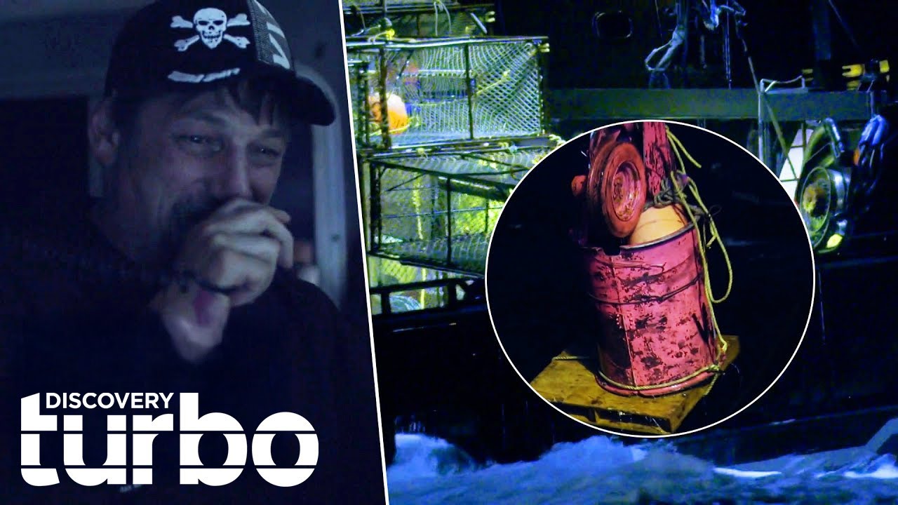 The Time Bandits Deliver A Coiler To The Wizard Ship Out At Sea | Deadliest Catch