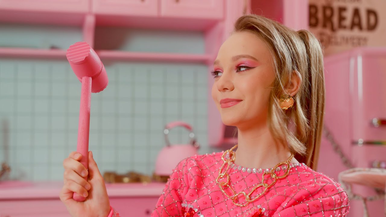Maja Krzyżewska - Nie chcę być jak Barbie (Official Music Video)