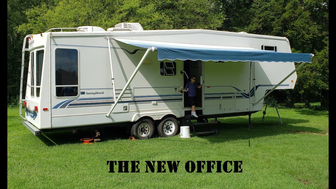 Новый офис компании Big Belly Rebuild по переоборудованию домов на колесах 