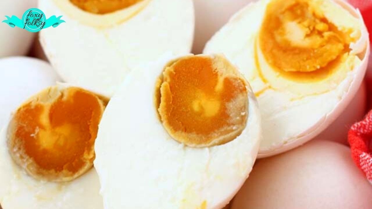 HOMEMADE FILIPINO STYLE SALTED EGGS (ITLOG NA MAALAT)