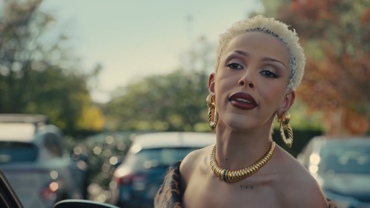 Taco Bell 2025 Big Game Teaser | Photobomb при участии Doja Cat