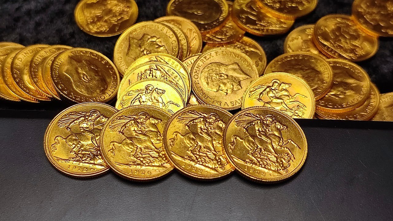 Stacking Beautiful Old Gold Sovereigns