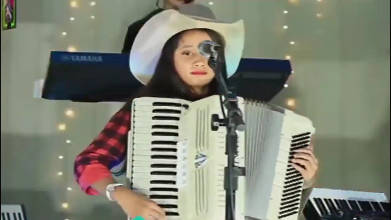 Mayra Gaiteira tocando Albino Manique Madrugada - Baião Odair de Paula