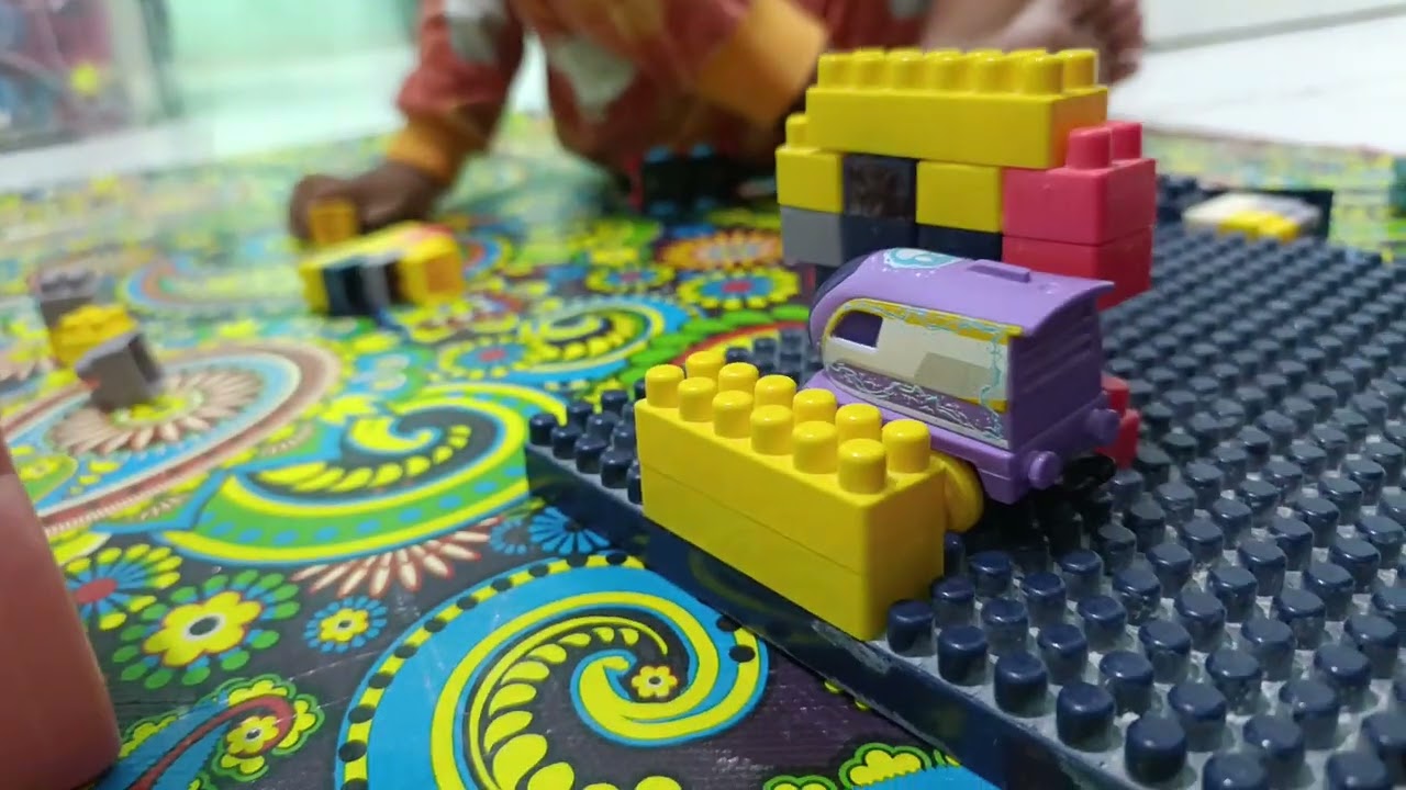 Ayo main Buat rumah untuk Kereta Api Kana. Happy Nangis Bersama 