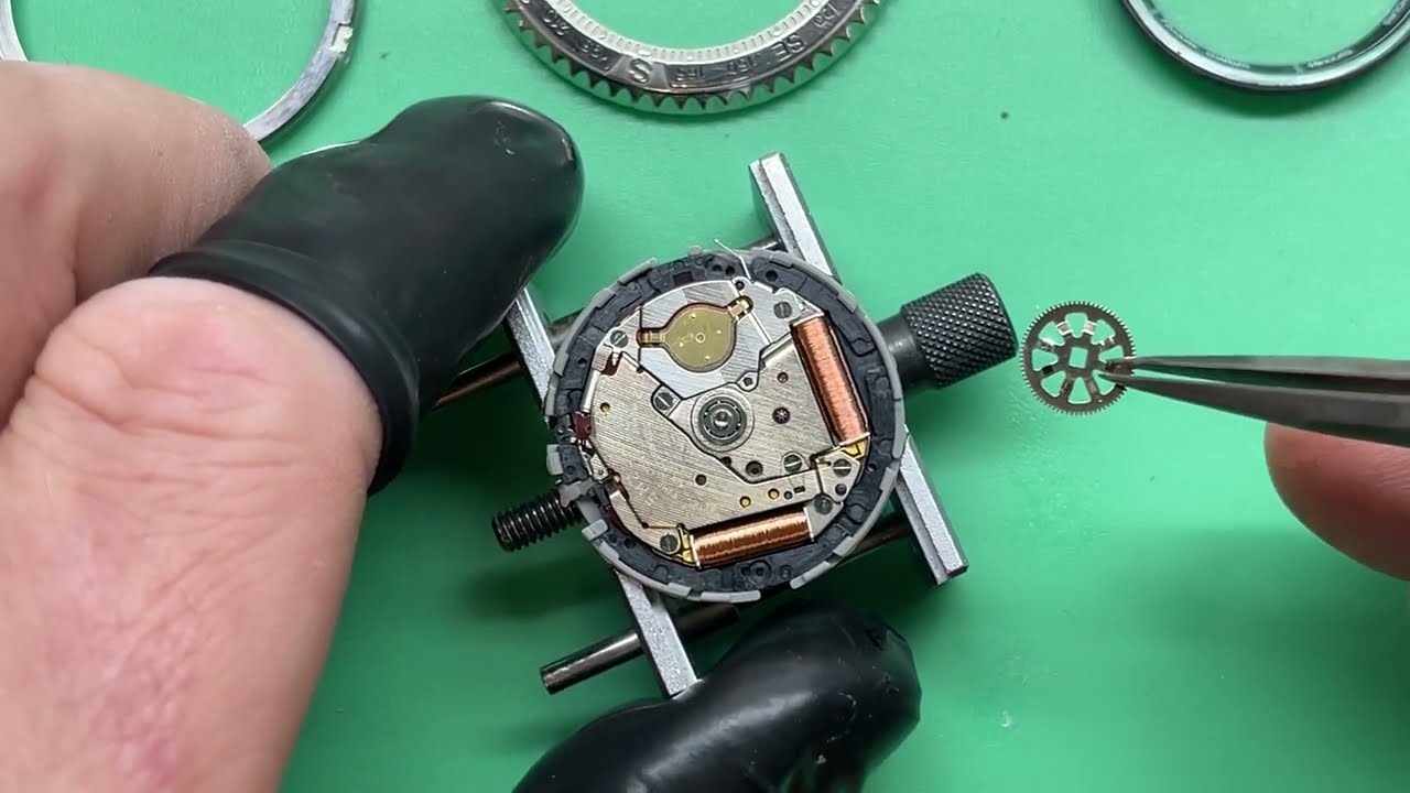 Seiko 101: Changing the capacitor in a kinetic.  Gen 1 Landmaster AGS 5M23-6A20