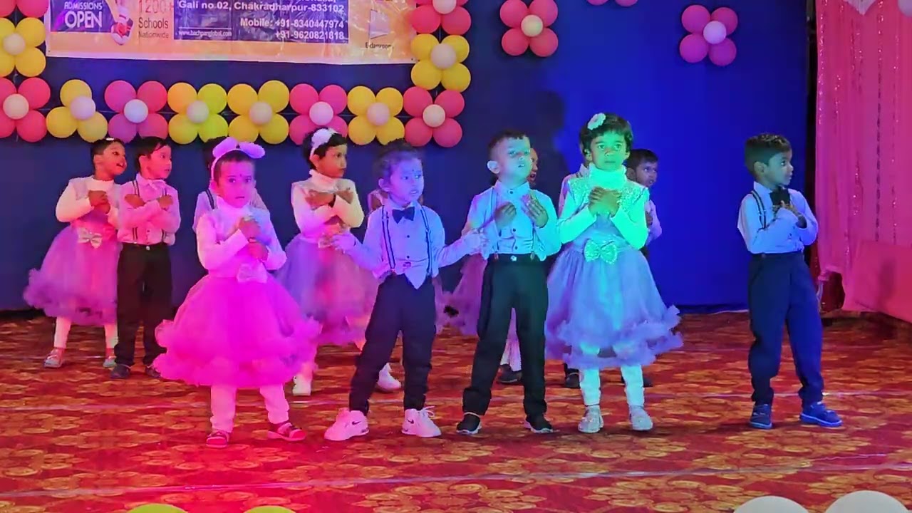Kids dedicate dance to parents #bachpanplayschoolckp  #chakradharpur #admissionsopen 📞8340447974