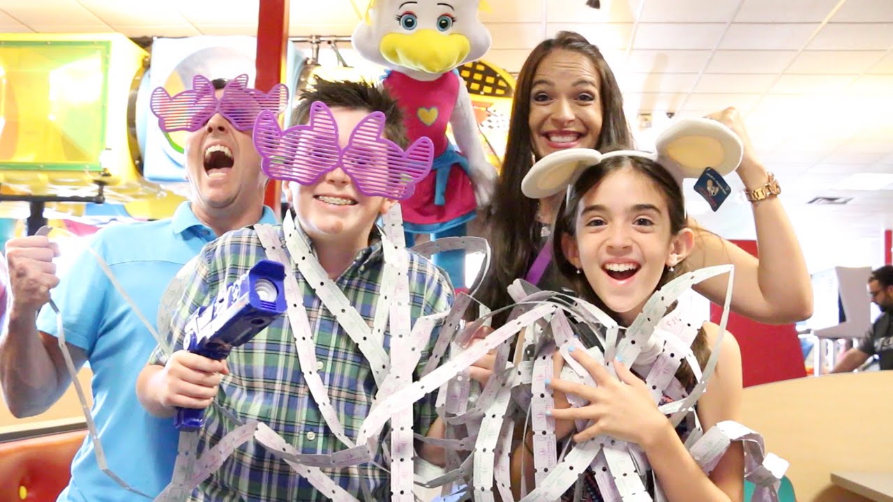 WE WON BIG TIME AT CHUCK E. CHEESE!!