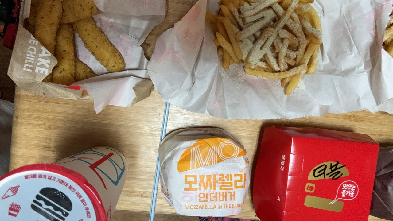 모닝 햄버거 먹어요 롯데리아 치즈스틱 감튀 모짜렐라인더버거 전주비빔라이스버거