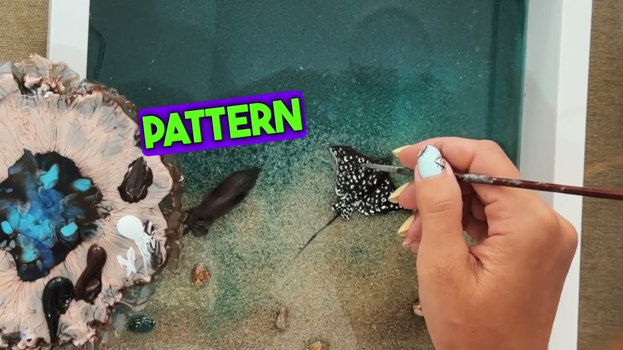 Step-by-step lesson on painting a stingray in epoxy sea 