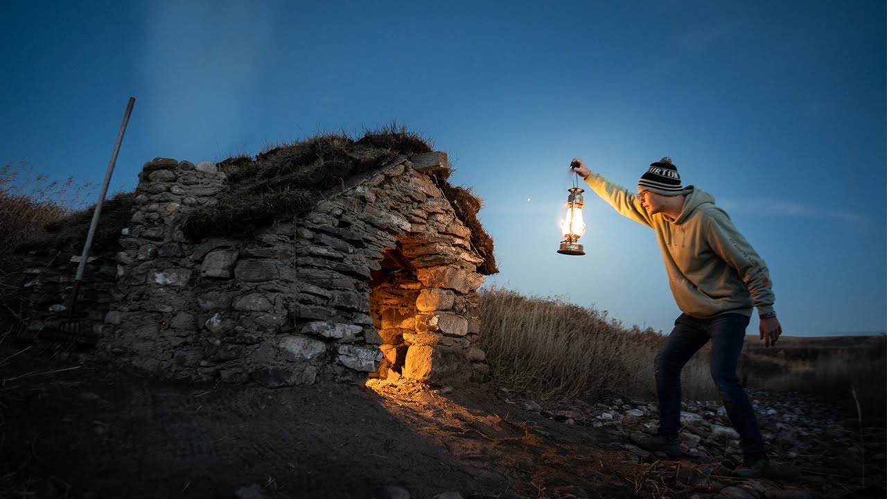 Building a Cozy Stone Cabin Before Winter Sets in 