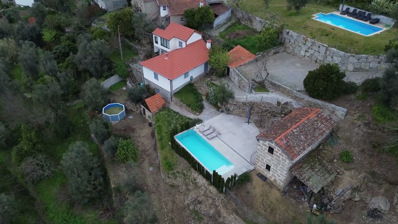 MORADIA COM FANTASTICA VISTA SOBRE O RIO DOURO EM BAIÃO