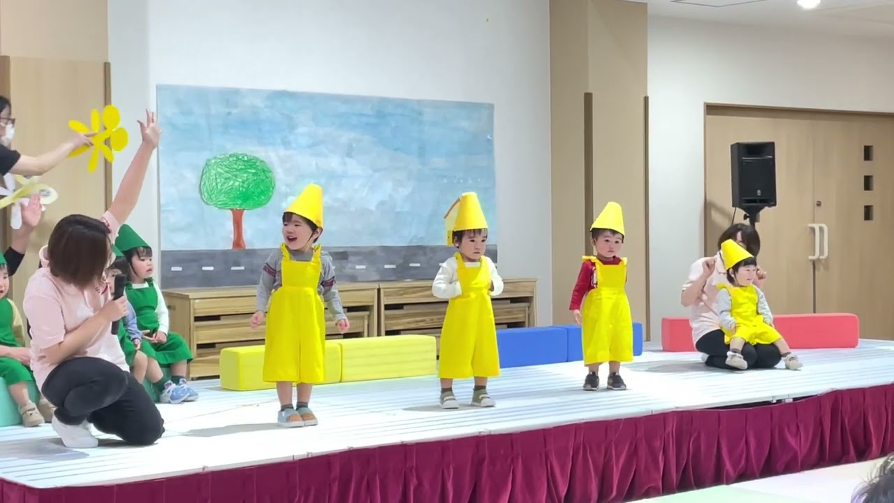 七尾みなとこども園発表会あひる組　表現遊び　どんないろがすき