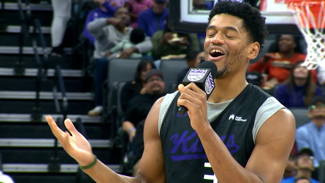 Dylan Cardwell sings "All I Want For Christmas Is You" to win Sacramento Kings Rookie Talent Show