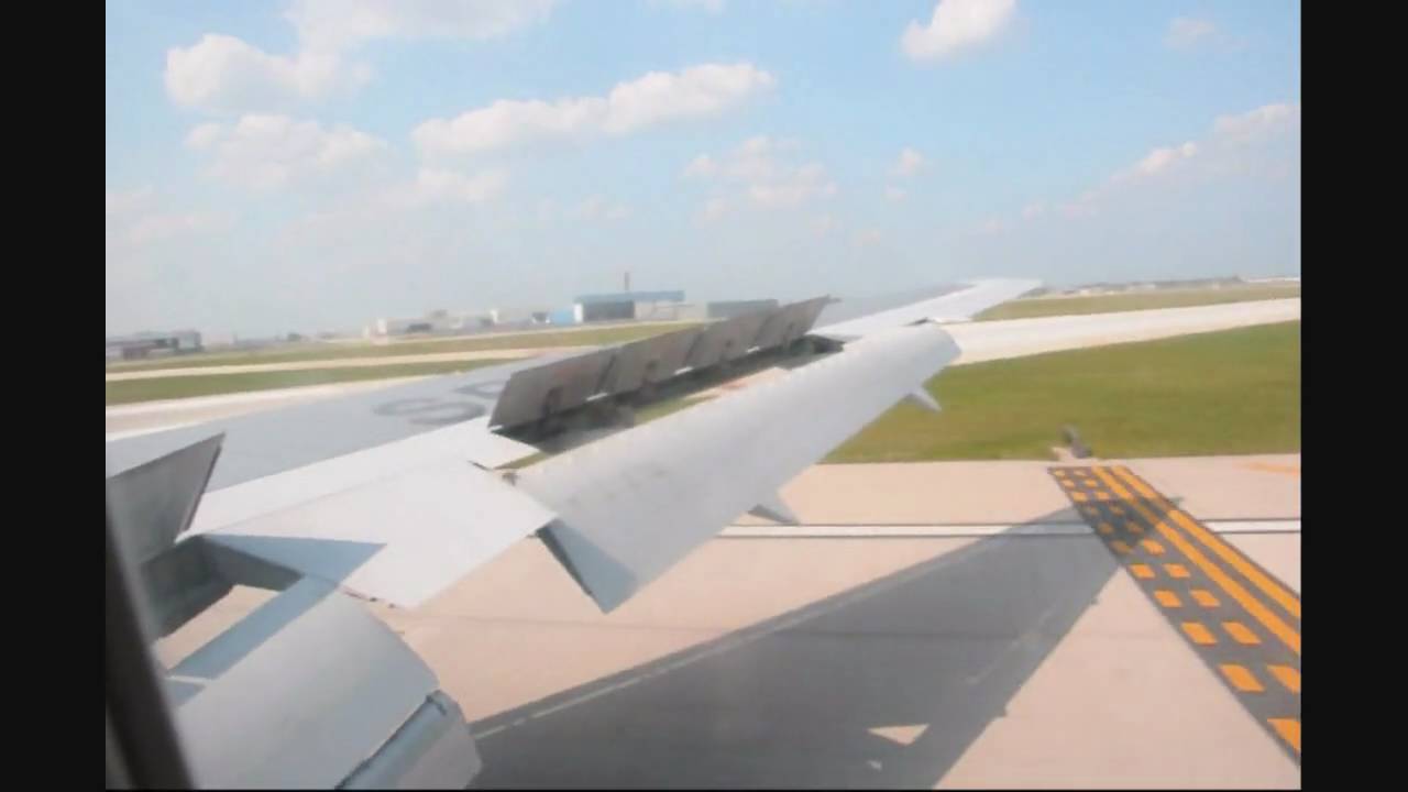 Boeing 767 landing at Chicago O'Hare International Airport -TAXI-Flight LO5 LOT Polish Airlines