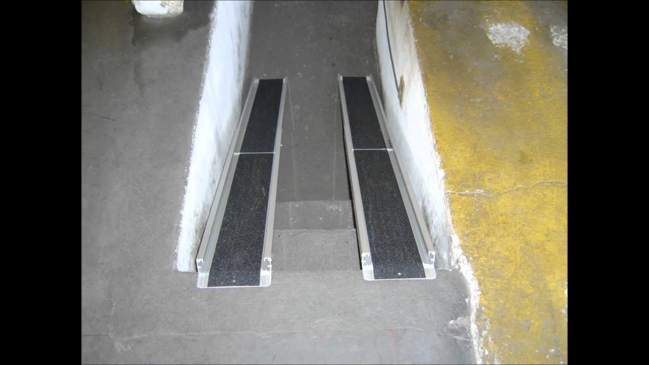 DEFICIENTES FÍSICOS RAMPA DUPLA PORTÁTIL