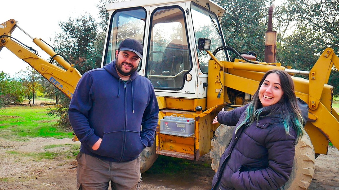 ARRANCARÁ la EXCAVADORA de la FINCA con la NUEVA BATERIA? 🚜🔋