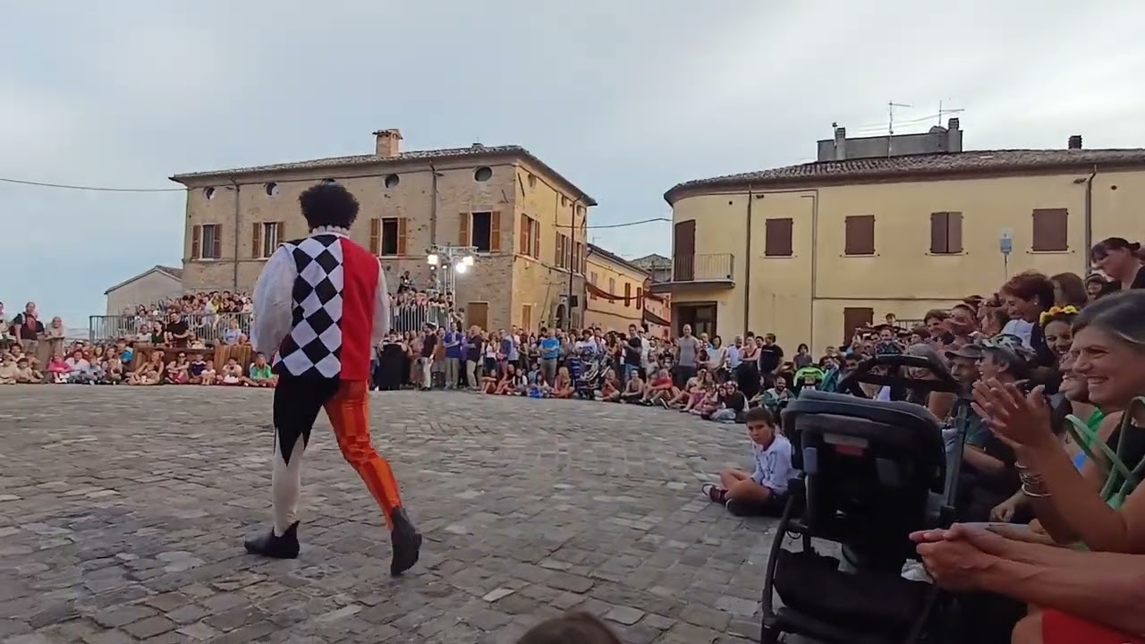 PALIO DE LO DAINO 2024  -  IL GIULLAR CORTESE GIANLUCA FORESI DALLE RIME SEMPRE ACCESE🃏🎭🪅😀🏰