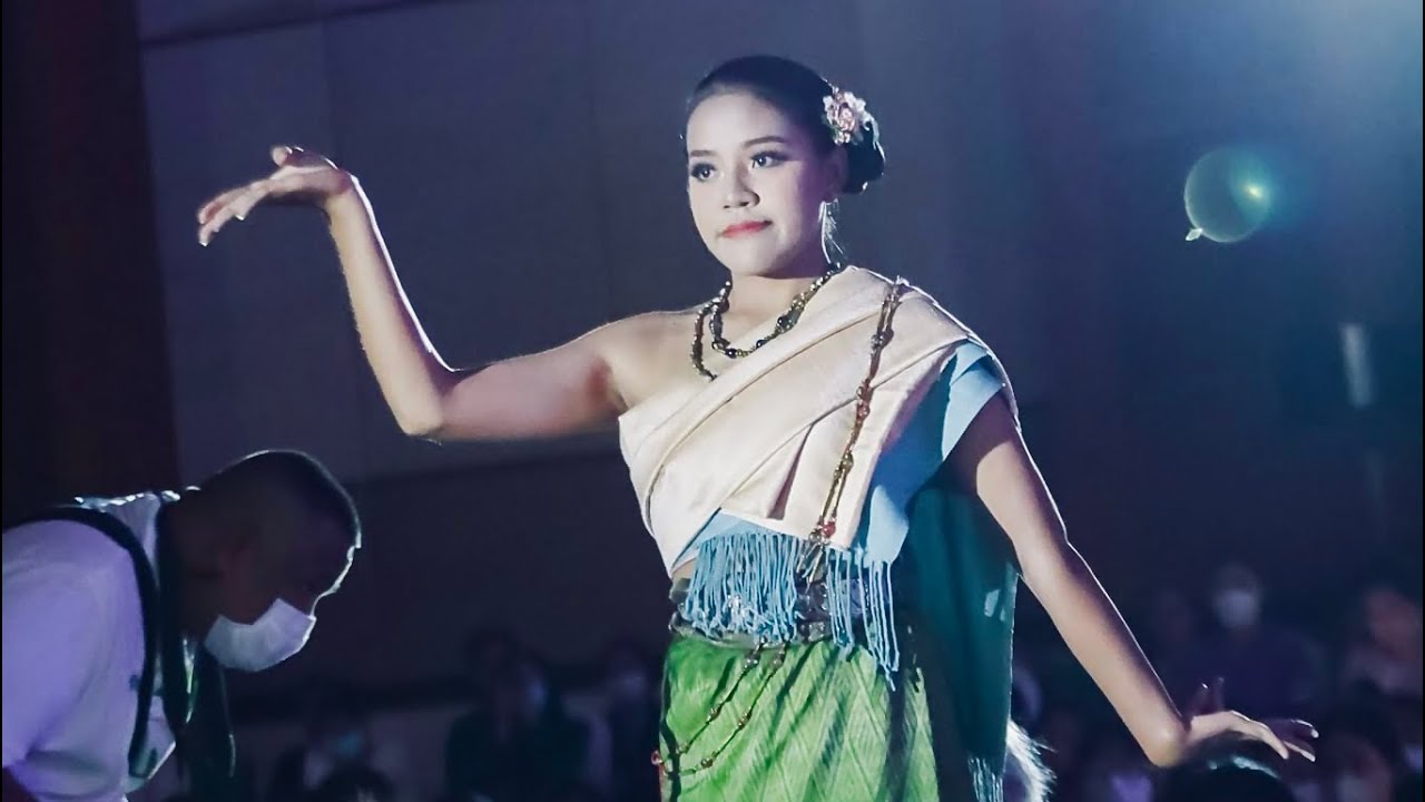 ฟ้อนบายศรีสู่ขวัญ - วงโปงลางศิลป์อีสาน งานบายศรีสู่ขวัญนักศึกษามหาวิทยาลัยราชภัฏนครสวรรค์2566
