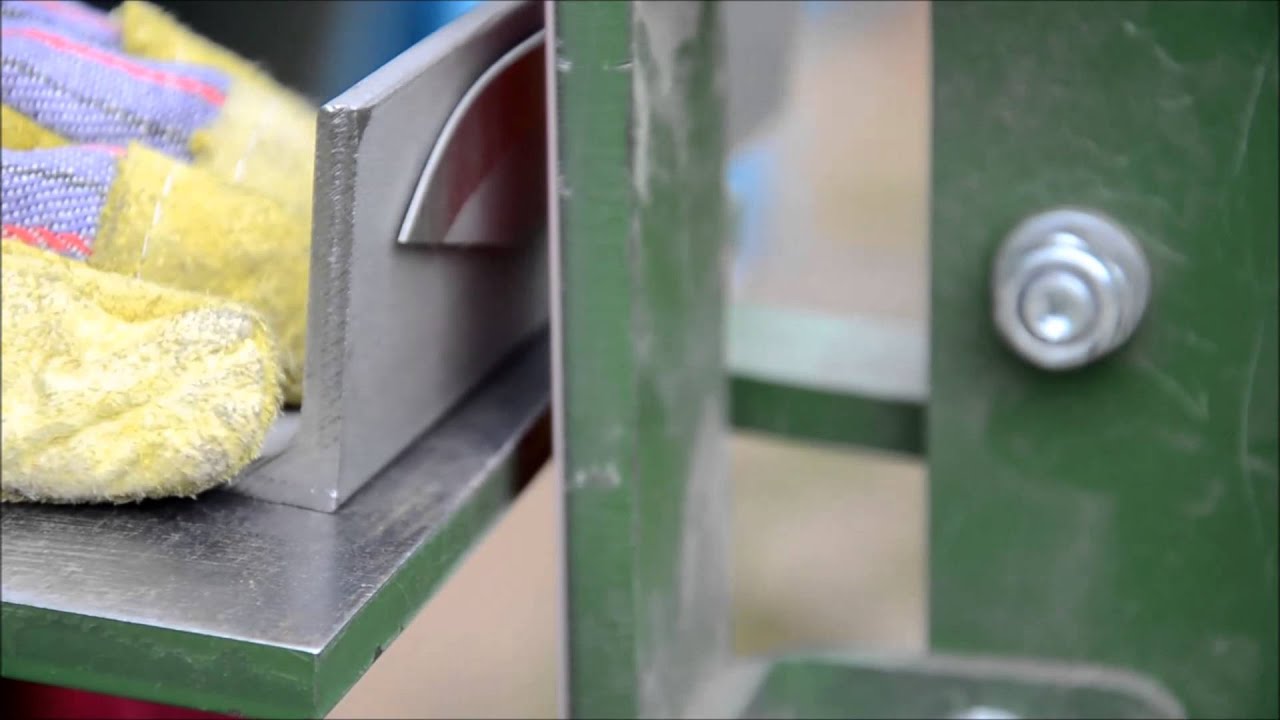 How to make a knife bevel/ Jak udělat v&yacute;brus nože.