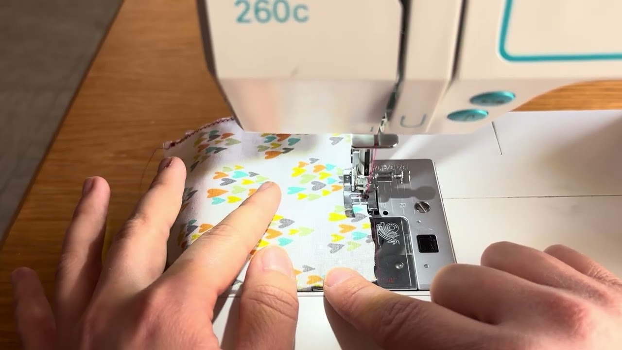 Stoff vor dem Ausfransen bewahren - Zick-Zack-Stich zum Versäubern der Naht