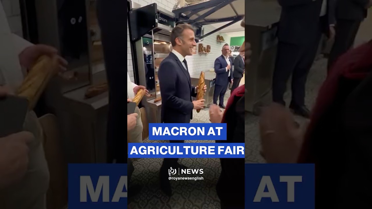 Macron shows off French bread at Agriculture Fair