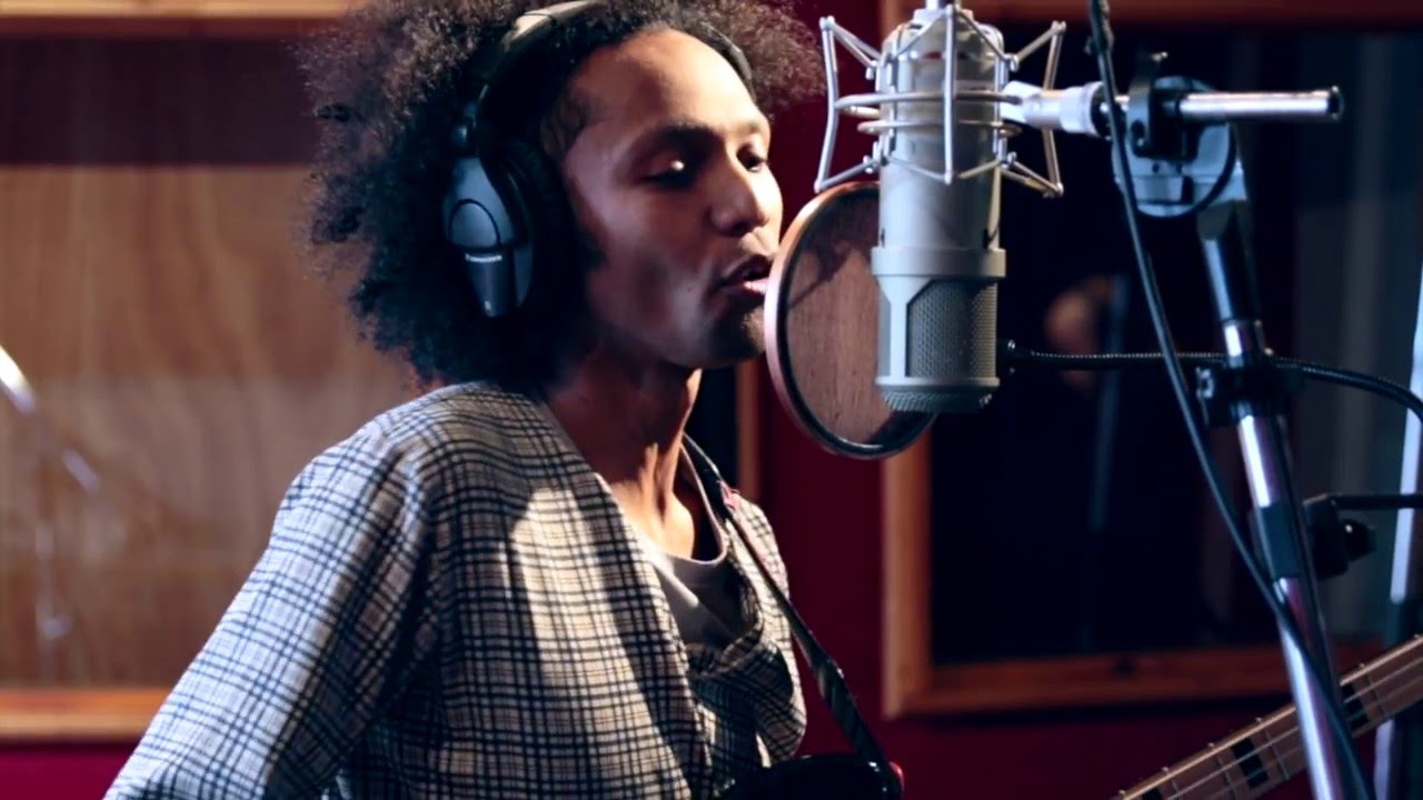 Patrick Andy, Nathaniel Townsley, Harry Vaughn, Adan Perez : His eye is on the sparrow (Malagasy)